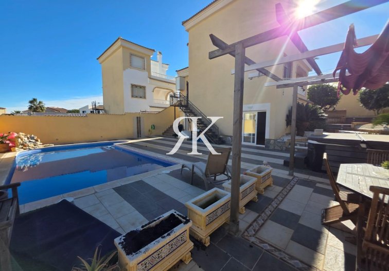 Segunda mano - villa - Orihuela Costa - Villamartín-las Filipinas