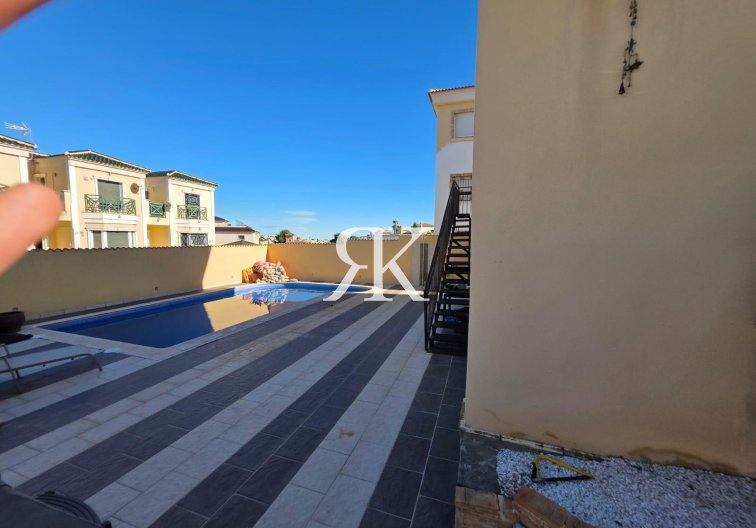 Segunda mano - villa - Orihuela Costa - Villamartín-las Filipinas