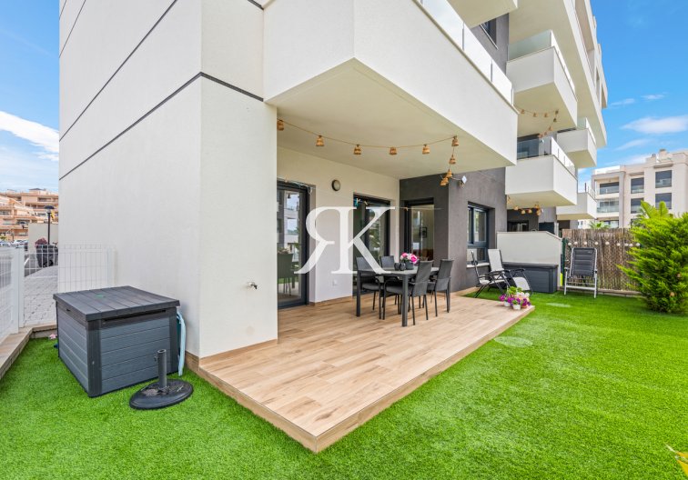 Resale - Apartment - Villamartin - Costa Blanca