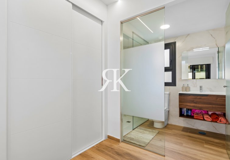 Resale - Apartment - Villamartin - Costa Blanca