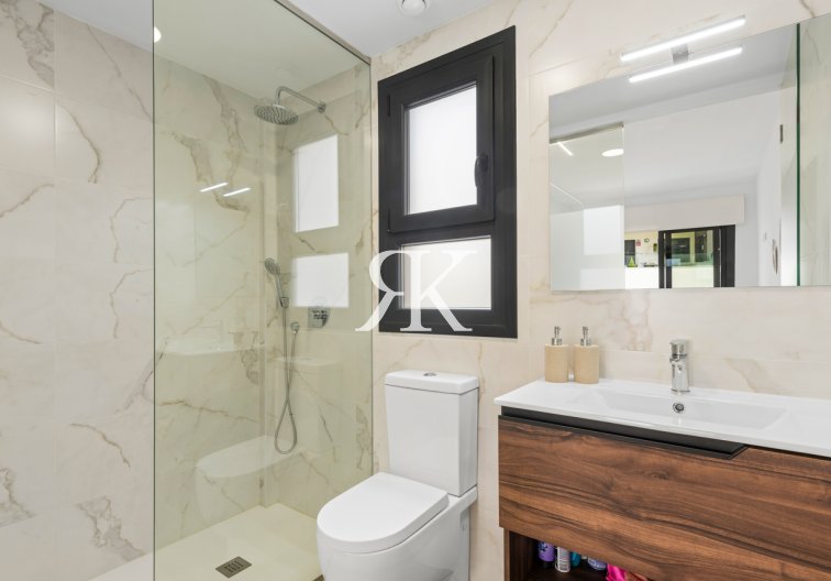 Resale - Apartment - Villamartin - Costa Blanca