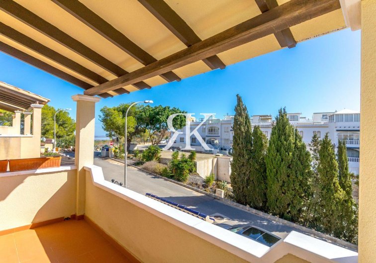 Resale - villa - Orihuela Costa - Costa Blanca