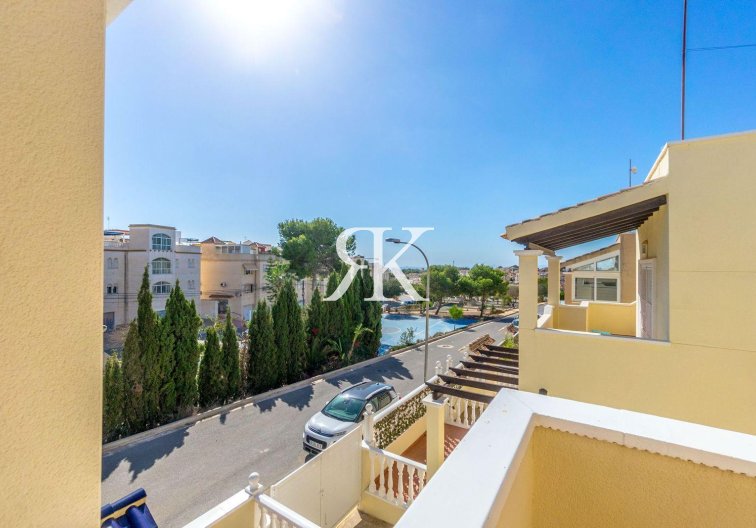 Resale - villa - Orihuela Costa - Costa Blanca