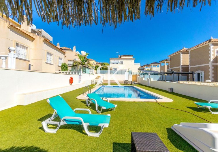 Resale - villa - Orihuela Costa - Costa Blanca