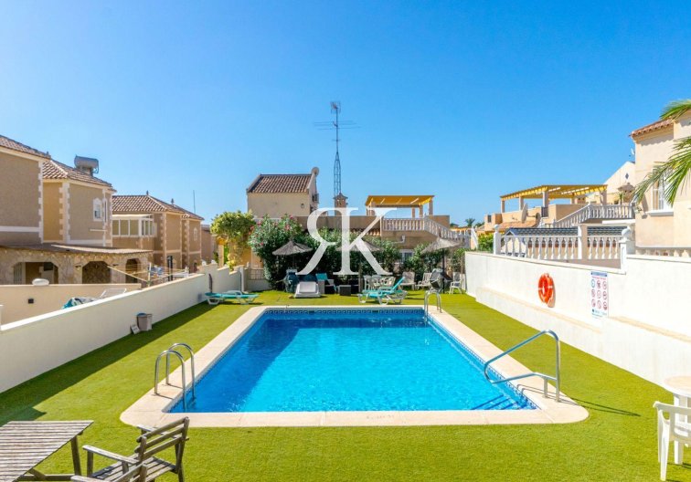 Resale - villa - Orihuela Costa - Costa Blanca