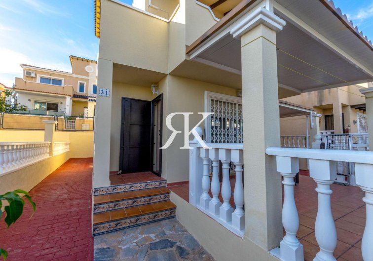 Resale - villa - Orihuela Costa - Costa Blanca