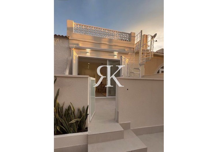 Revente - villa - Torrevieja - El Chaparral