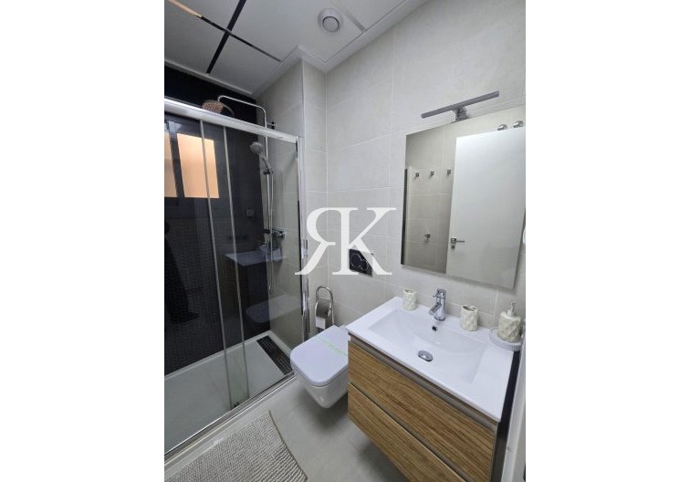 Segunda mano - Apartamento  - Torrevieja - Estacion De Autobuses