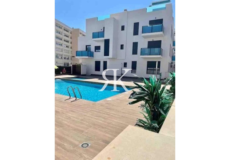 Segunda mano - Apartamento  - Torrevieja - Estacion De Autobuses