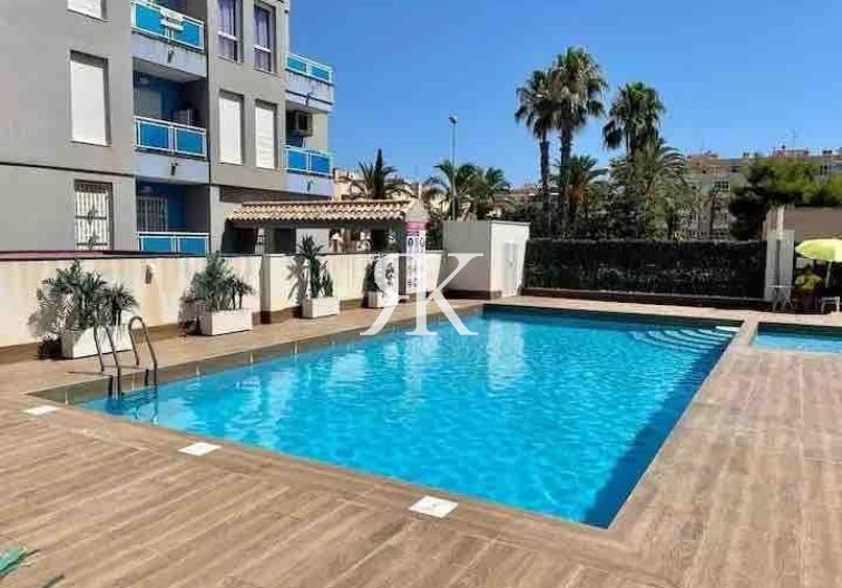 Segunda mano - Apartamento  - Torrevieja - Estacion De Autobuses