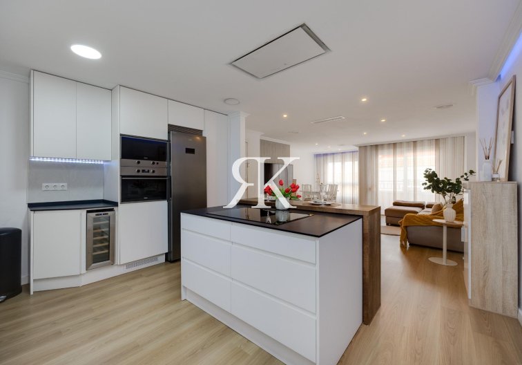 Segunda mano - Apartamento  - Torrevieja - Centro