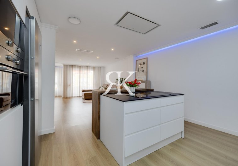 Segunda mano - Apartamento  - Torrevieja - Centro