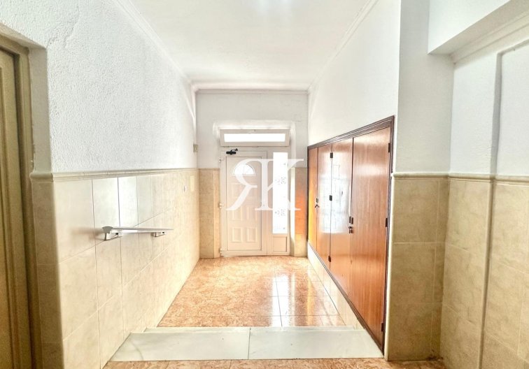 Segunda mano - Apartamento  - Torrevieja - Estacion De Autobuses