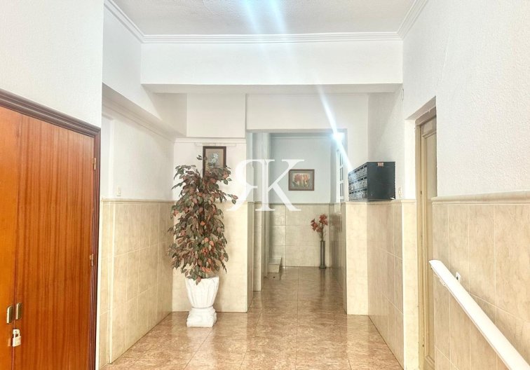 Segunda mano - Apartamento  - Torrevieja - Estacion De Autobuses