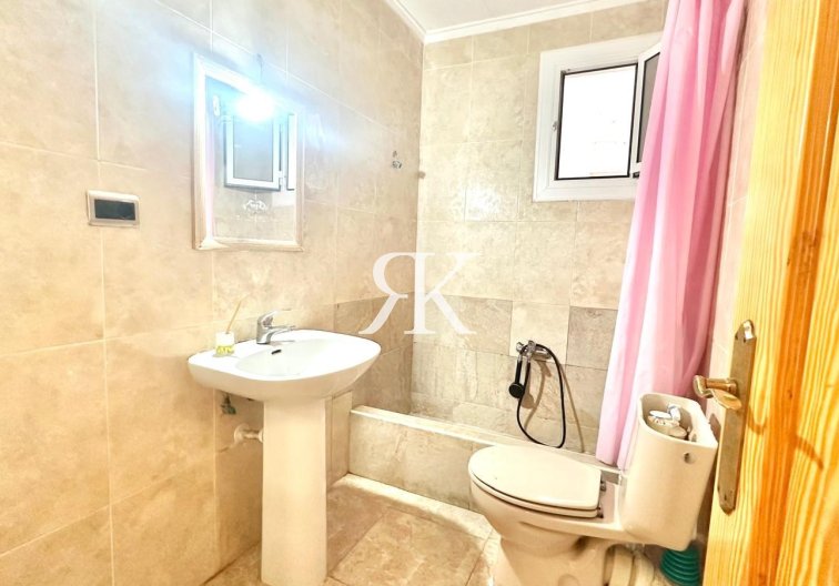 Segunda mano - Apartamento  - Torrevieja - Estacion De Autobuses