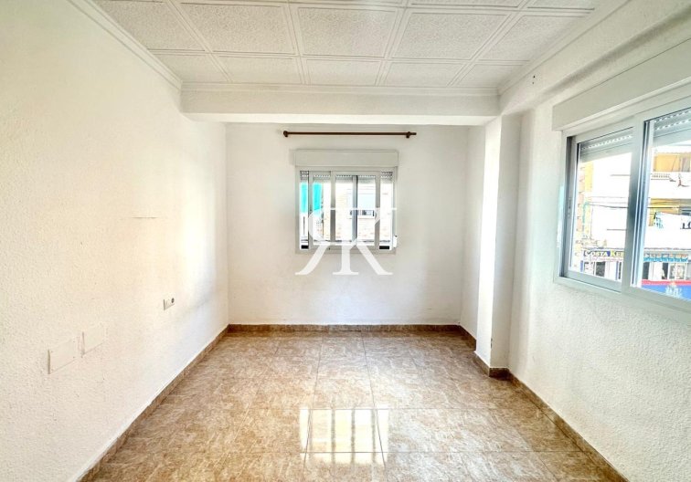 Segunda mano - Apartamento  - Torrevieja - Estacion De Autobuses