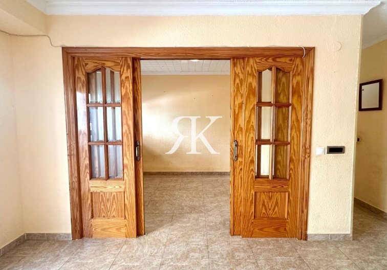 Segunda mano - Apartamento  - Torrevieja - Estacion De Autobuses