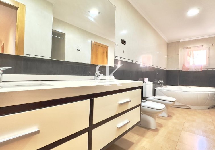 Segunda mano - Apartamento  - Torrevieja - Centro