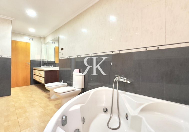 Segunda mano - Apartamento  - Torrevieja - Centro