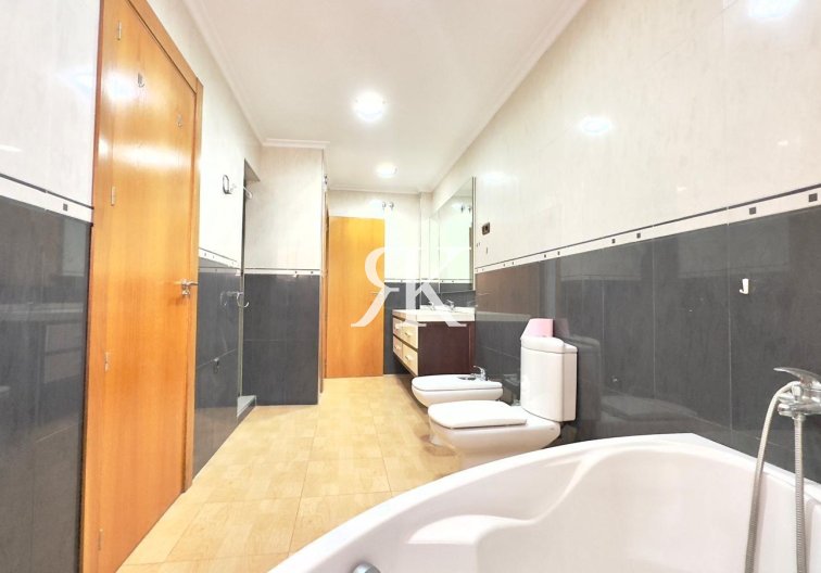 Segunda mano - Apartamento  - Torrevieja - Centro