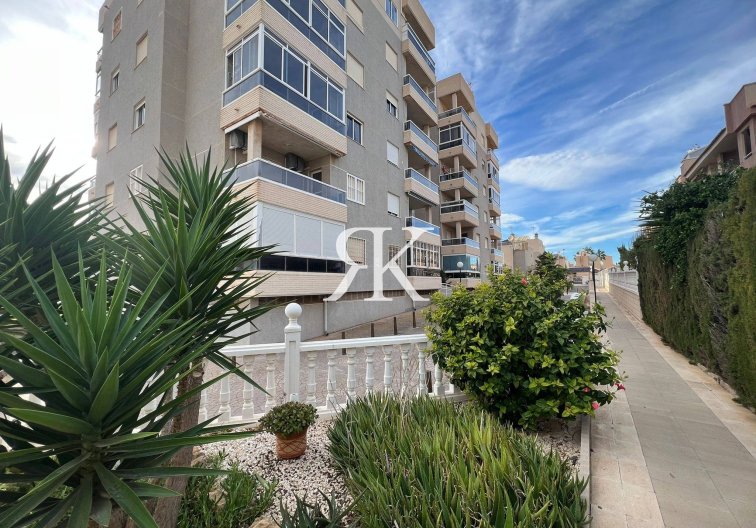 Resale - Apartment - Torrevieja - Aguas Nuevas