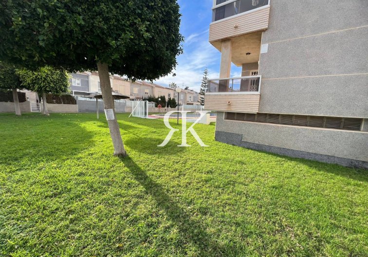 Resale - Apartment - Torrevieja - Aguas Nuevas
