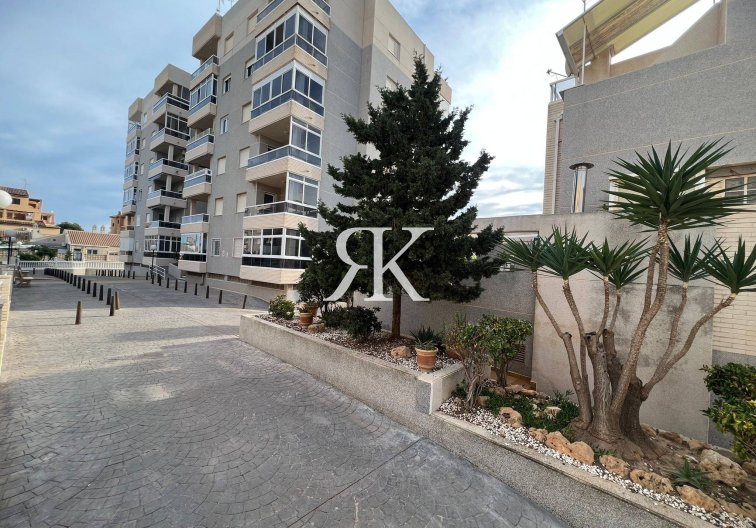 Resale - Apartment - Torrevieja - Aguas Nuevas