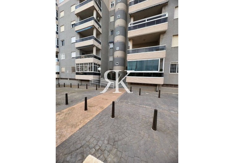 Resale - Apartment - Torrevieja - Aguas Nuevas