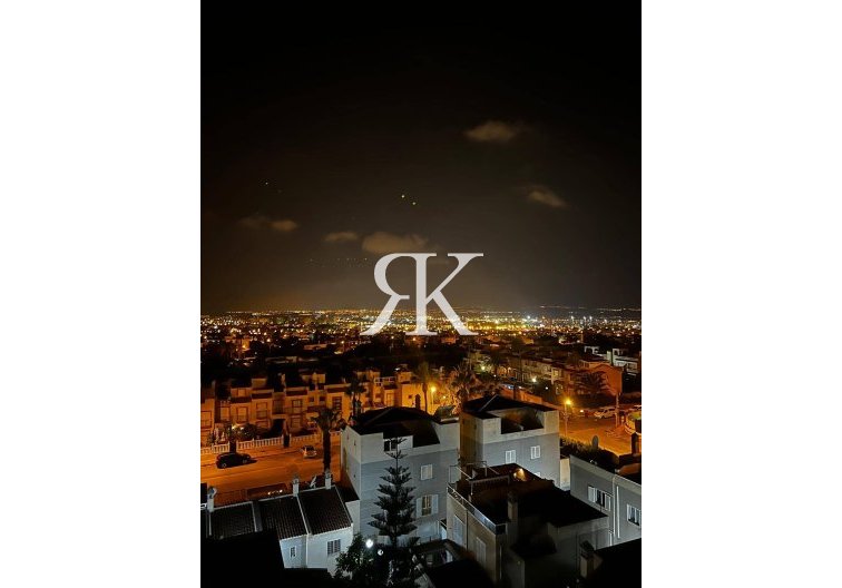 Resale - Apartment - Torrevieja - Aguas Nuevas