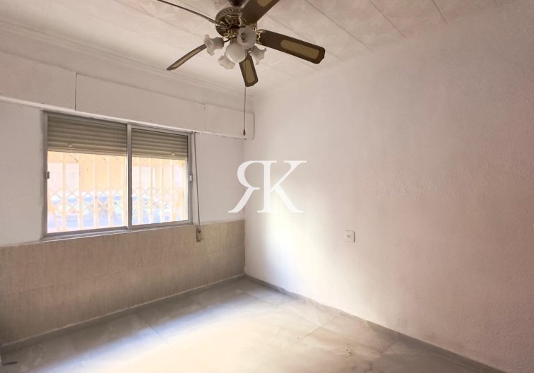 Segunda mano - Apartamento  - Torrevieja - Centro