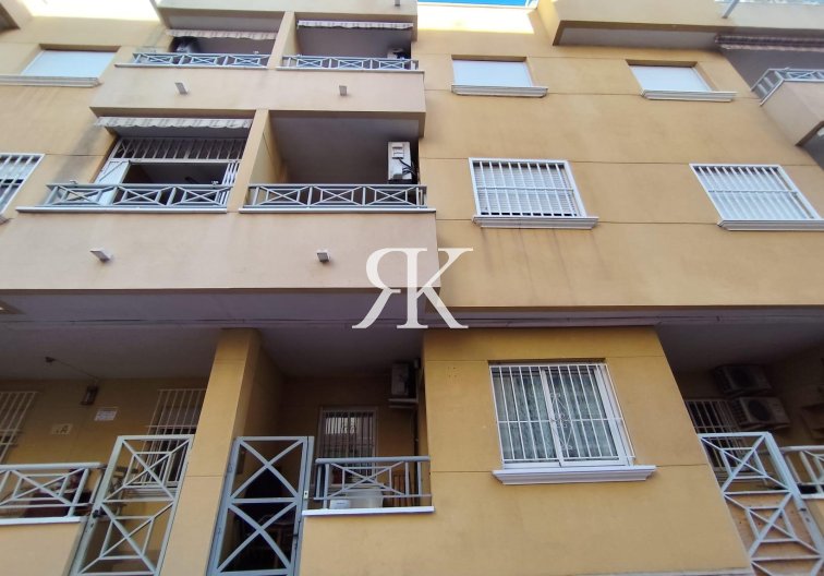 Segunda mano - Apartamento  - Torrevieja - Estacion De Autobuses