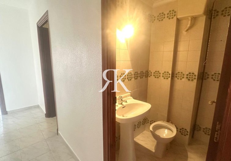 Segunda mano - Apartamento  - Torrevieja - Estacion De Autobuses