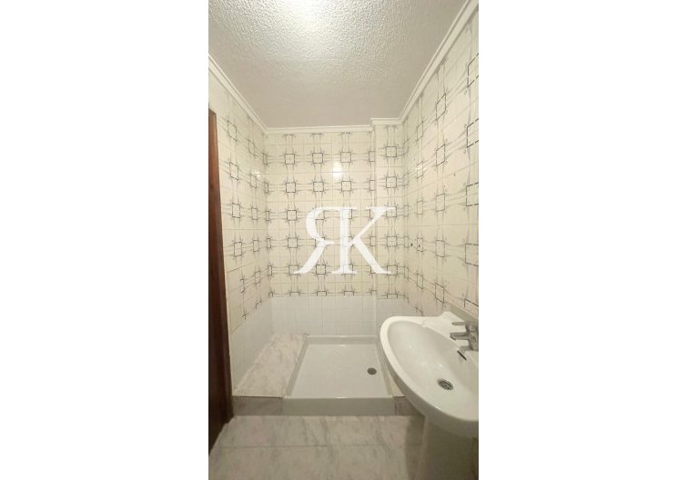 Segunda mano - Apartamento  - Torrevieja - Estacion De Autobuses