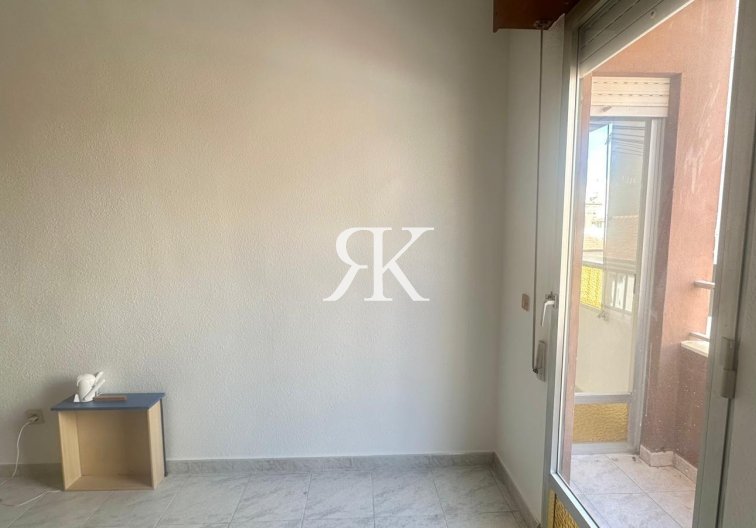 Segunda mano - Apartamento  - Torrevieja - Estacion De Autobuses