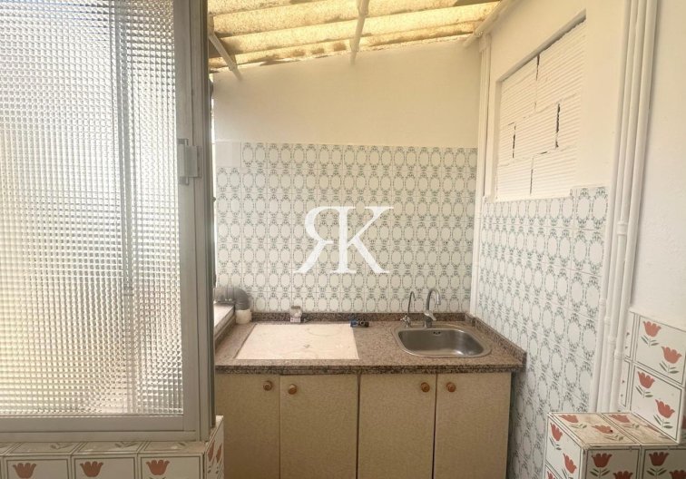 Segunda mano - Apartamento  - Torrevieja - Estacion De Autobuses