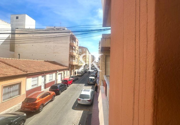 Segunda mano - Apartamento  - Torrevieja - Estacion De Autobuses