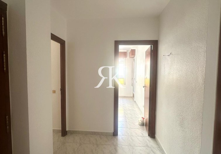 Segunda mano - Apartamento  - Torrevieja - Estacion De Autobuses