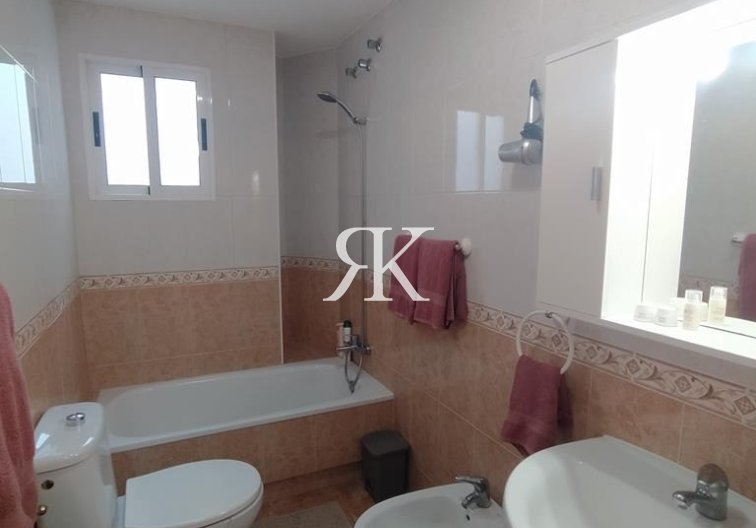 Segunda mano - Apartamento  - Torrevieja - CASCO URBANO