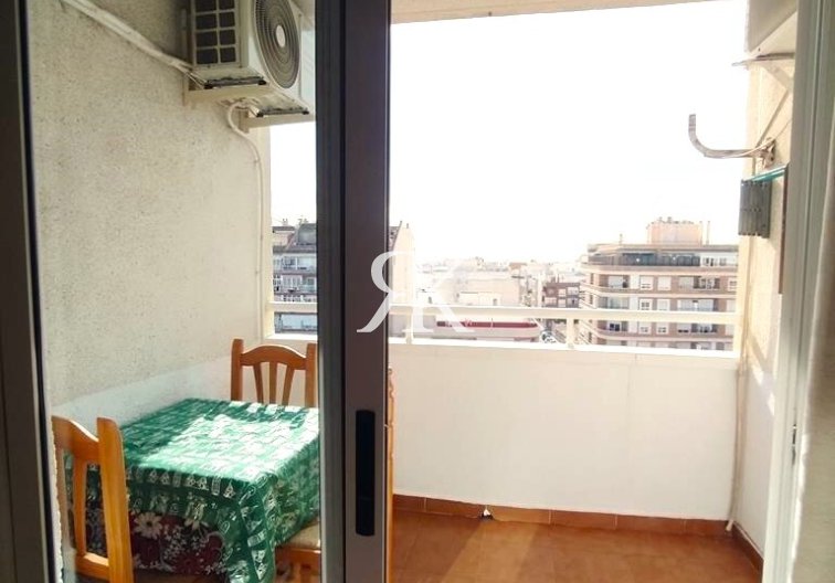 Segunda mano - Apartamento  - Torrevieja - CASCO URBANO