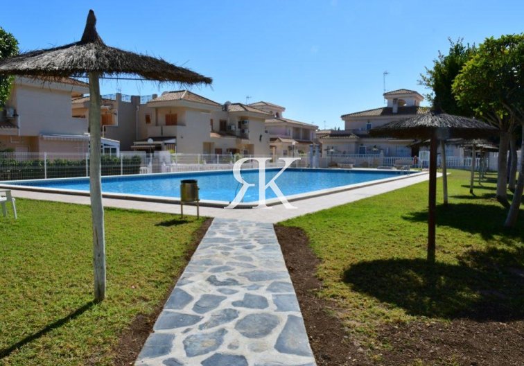 Herverkoop - town house - Orihuela Costa - Costa Blanca