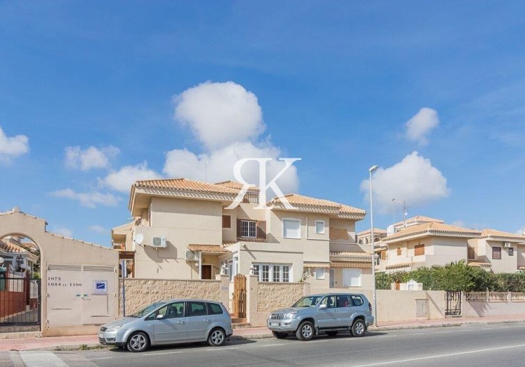 Herverkoop - town house - Orihuela Costa - Costa Blanca