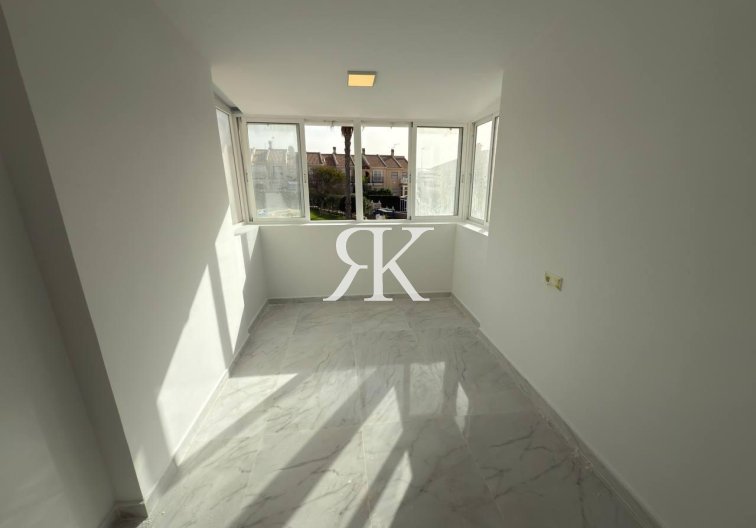 Segunda mano - town house - Torrevieja - Aguas Nuevas 1