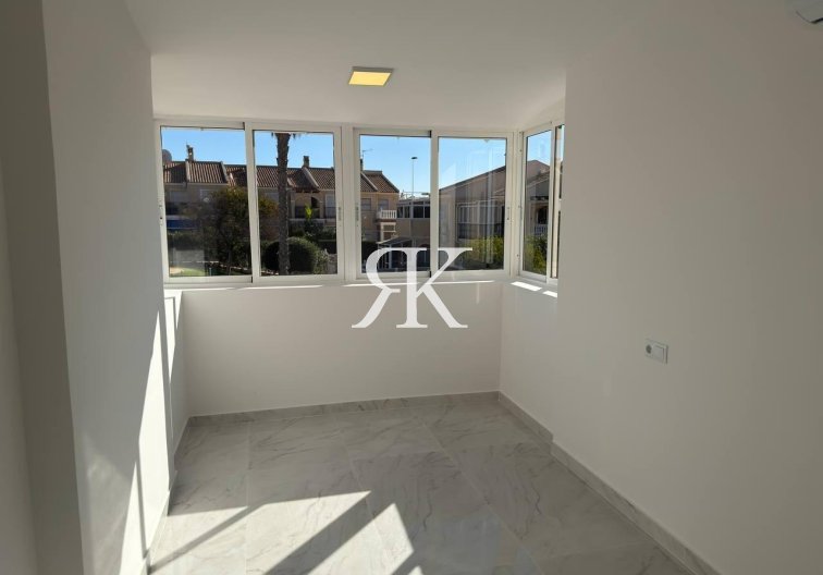 Segunda mano - town house - Torrevieja - Aguas Nuevas 1