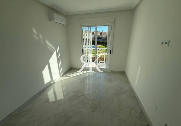 Segunda mano - town house - Torrevieja - Aguas Nuevas 1