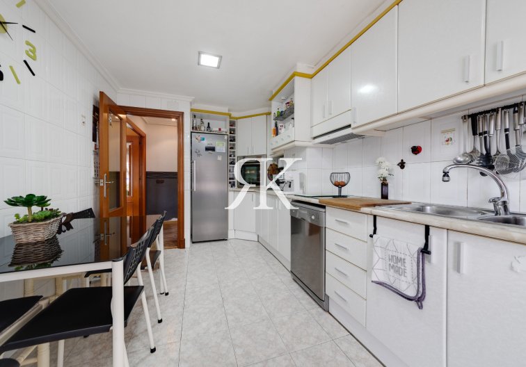 Resale - Apartment - Torrevieja - Centro