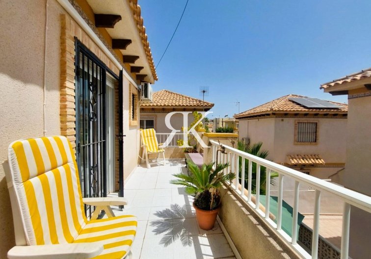 Resale - Semi-detached Villa  - Torrevieja - Las Calas