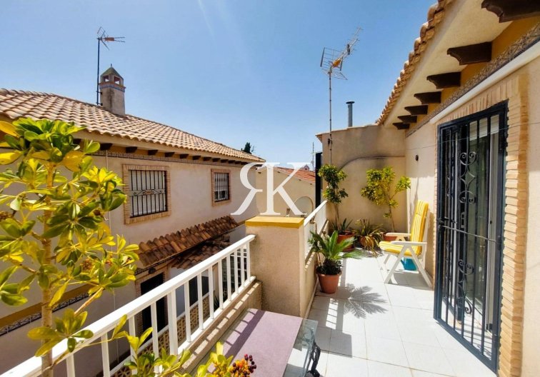 Resale - Semi-detached Villa  - Torrevieja - Las Calas