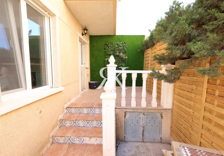 Resale - Semi-detached Villa  - Orihuela Costa - La Zenia