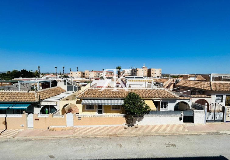 Resale - Apartment - Torrevieja - El Chaparral