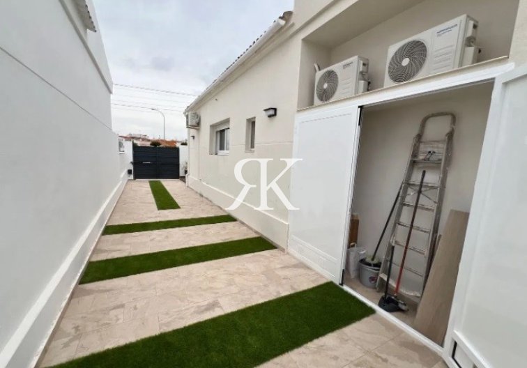 Resale - Detached Villa - Torrevieja - El Chaparral